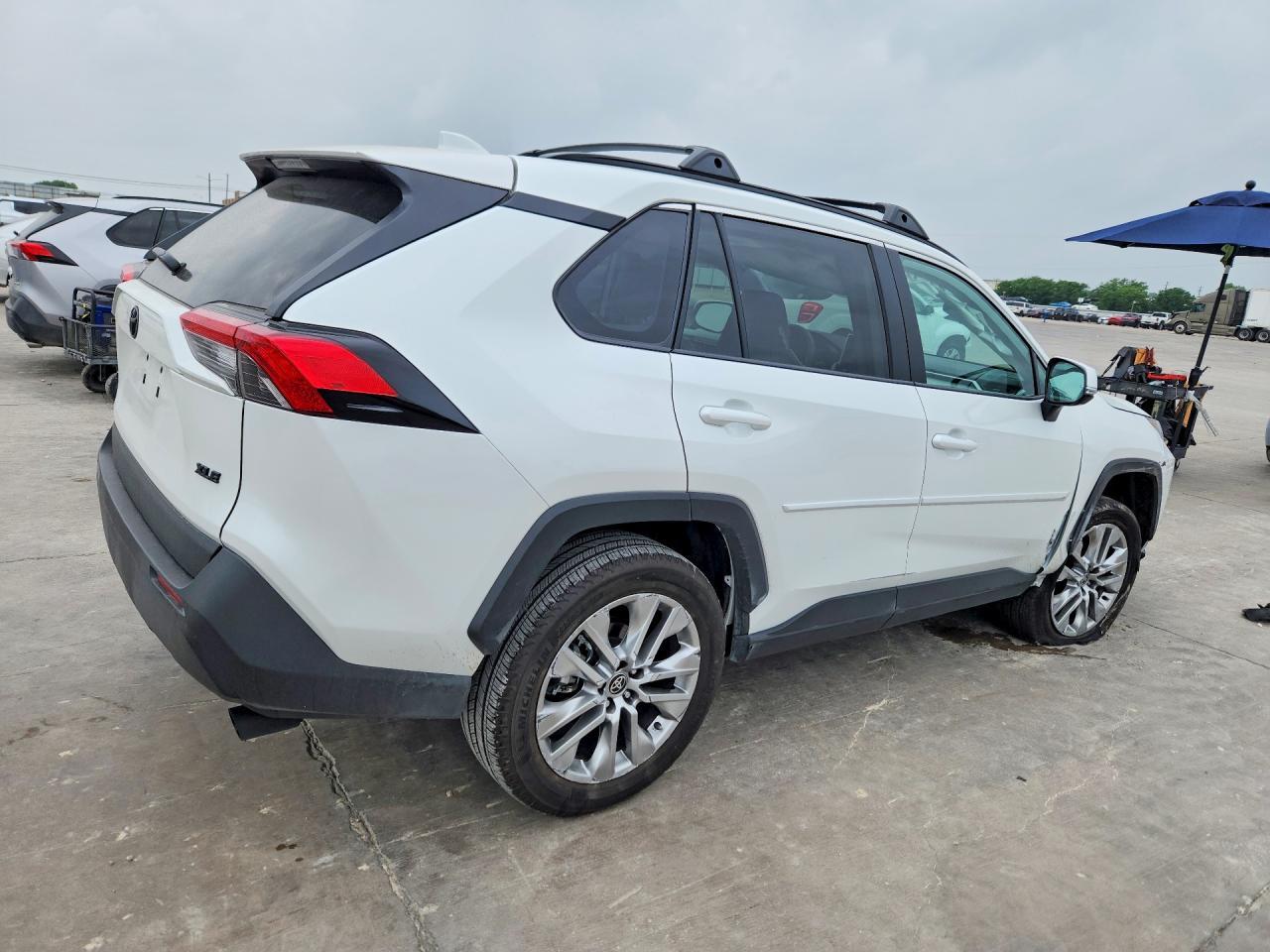 2025 Toyota Rav4 Xle Premium - Image 3