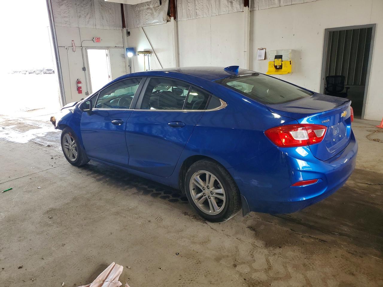 2016 Chevrolet Cruze Lt - Image 2