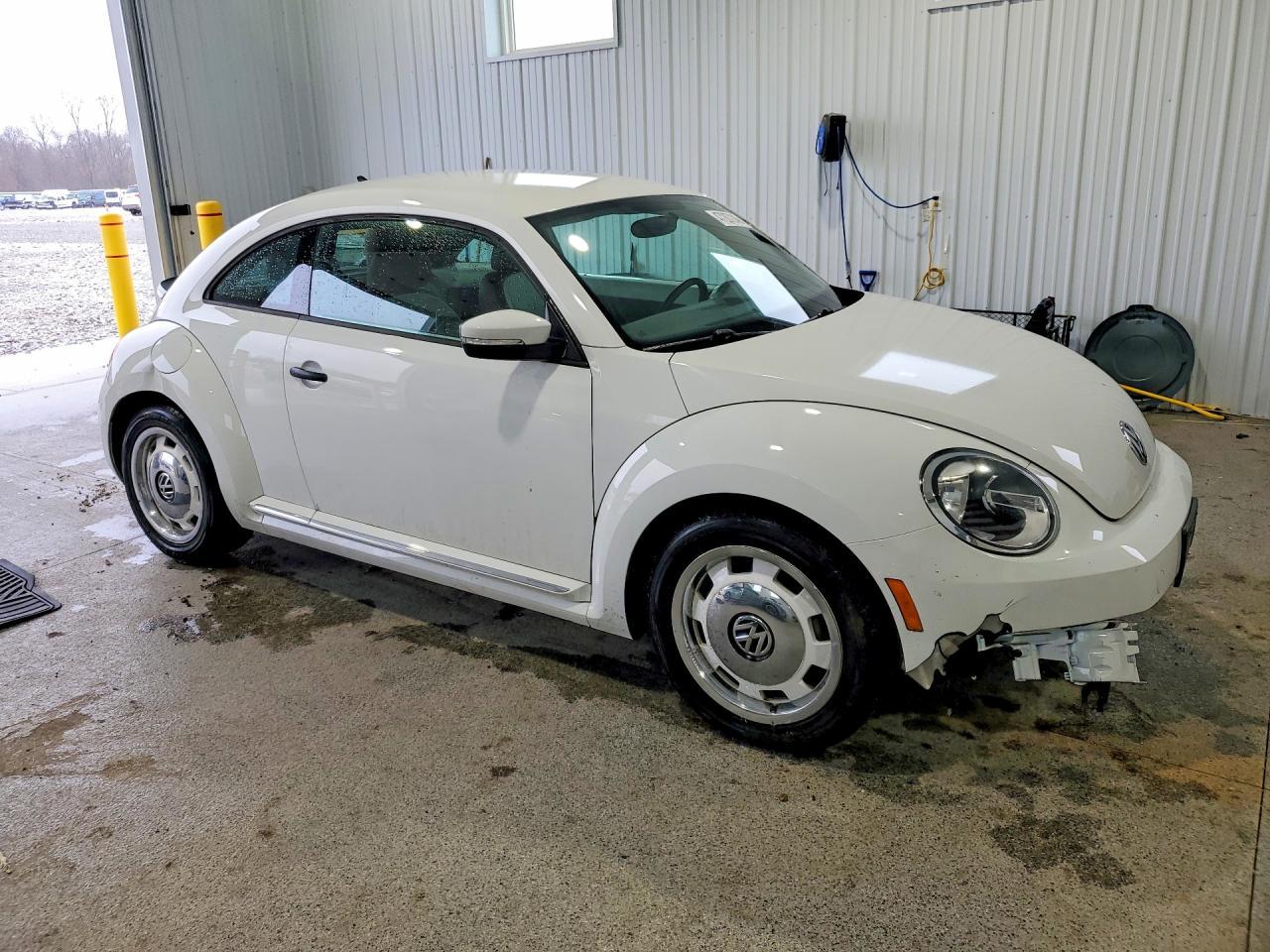 2015 Volkswagen Beetle 1.8T - Фото 4