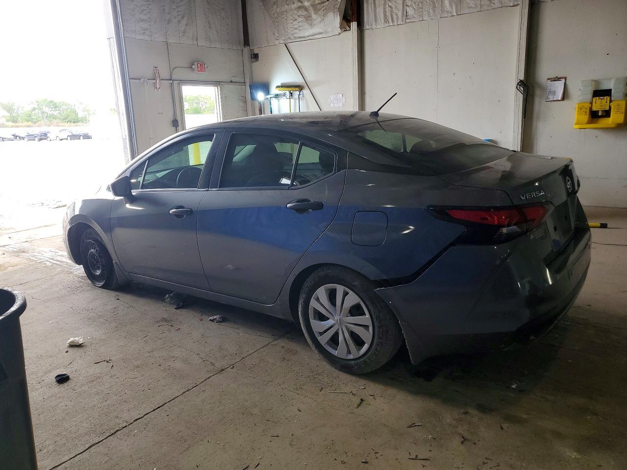 2021 Nissan Versa S - Фото 2