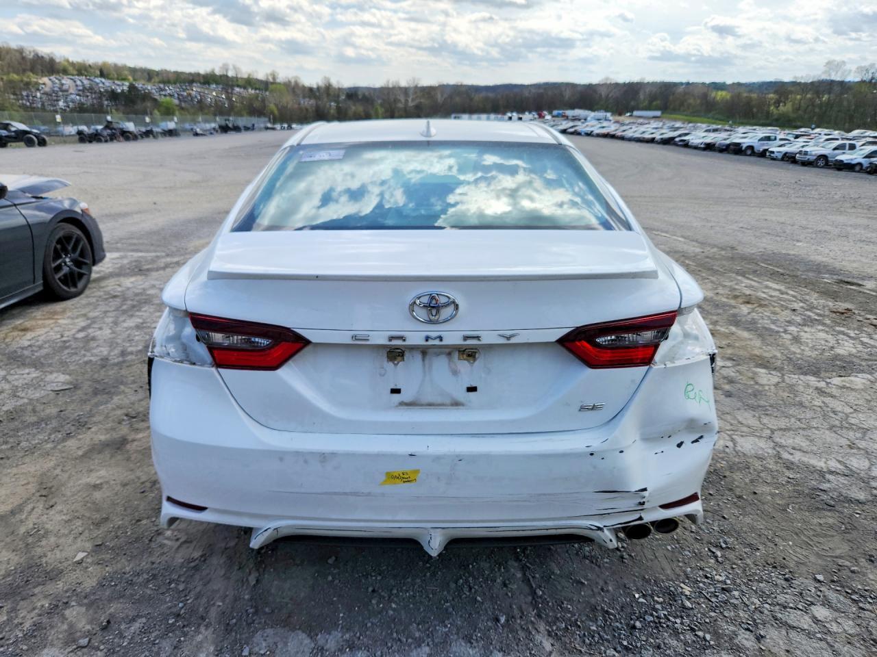 2022 Toyota Camry Se - Фото 6