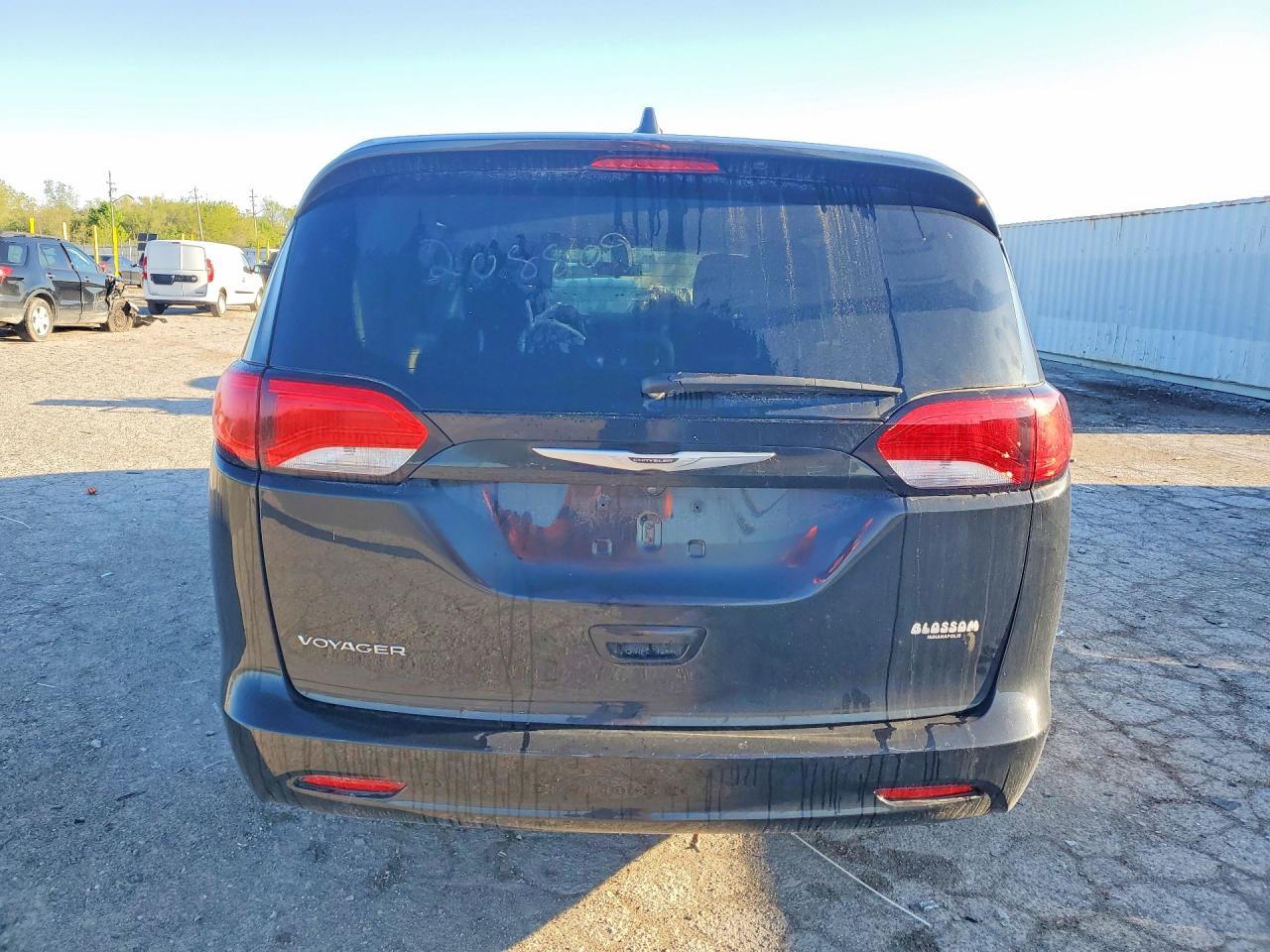 2022 Chrysler Voyager Lx - Image 6