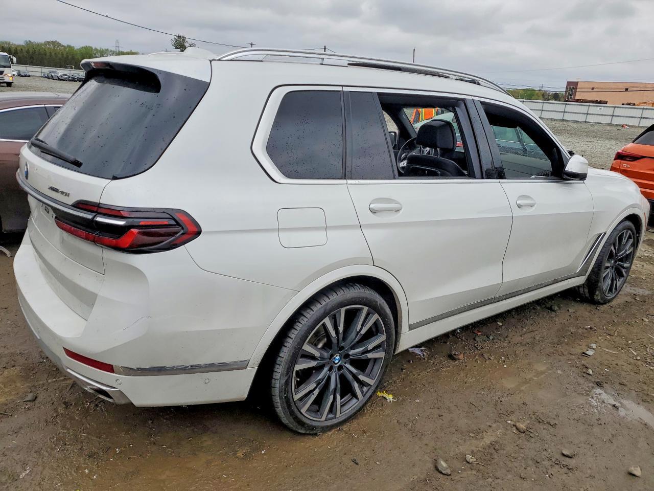 2023 BMW X7 xDrive40I - Фото 3