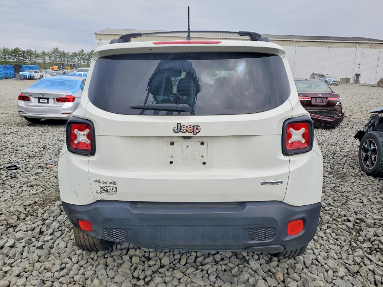 2016 Jeep Renegade Latitude - Image 6