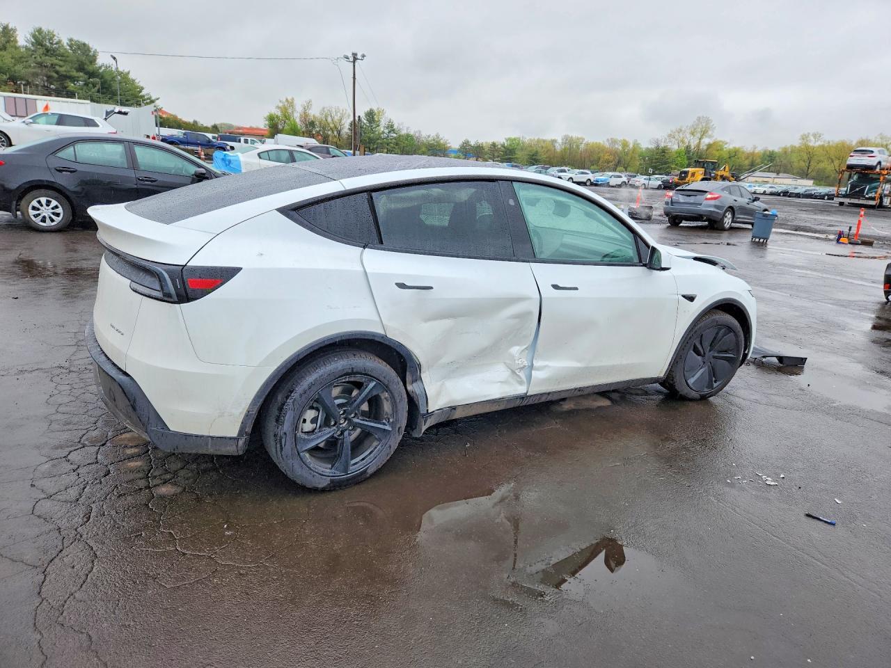 2026 Tesla Model Y - Image 3