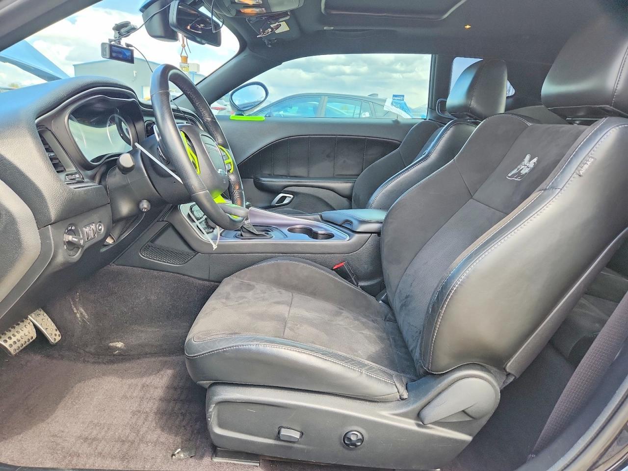 2017 Dodge Challenger R - Image 7