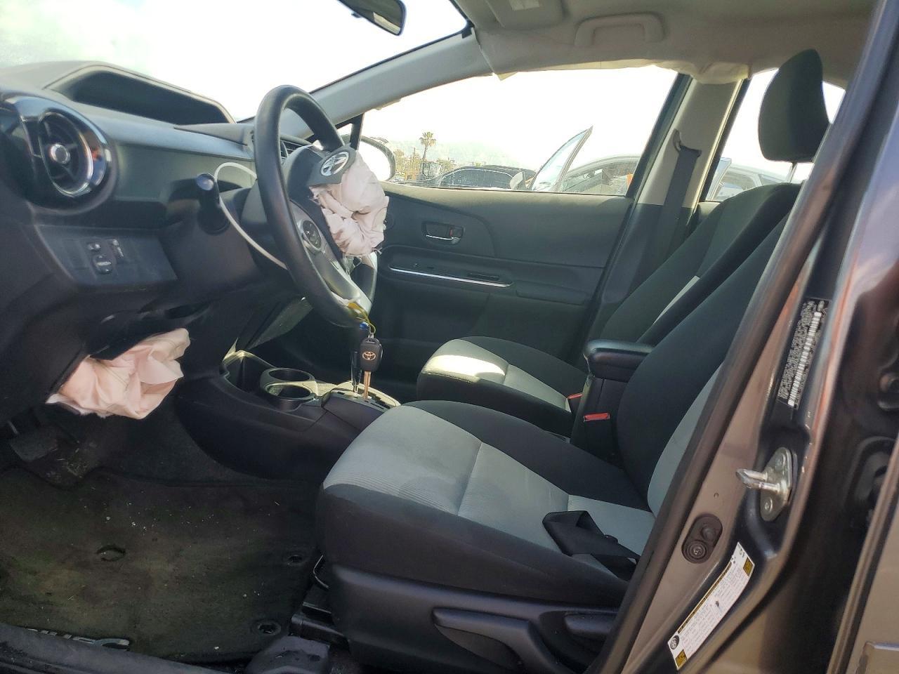 2016 Toyota Prius C Two - Фото 7