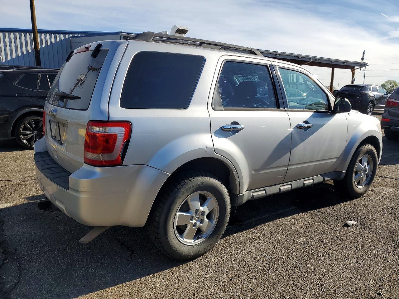2011 Ford Escape Xls - Image 3