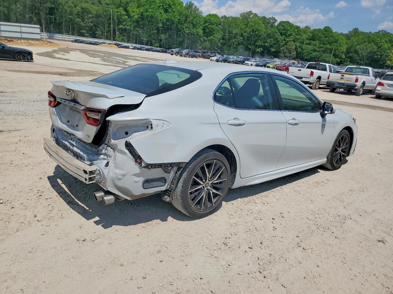 2023 Toyota Camry Se - Image 3
