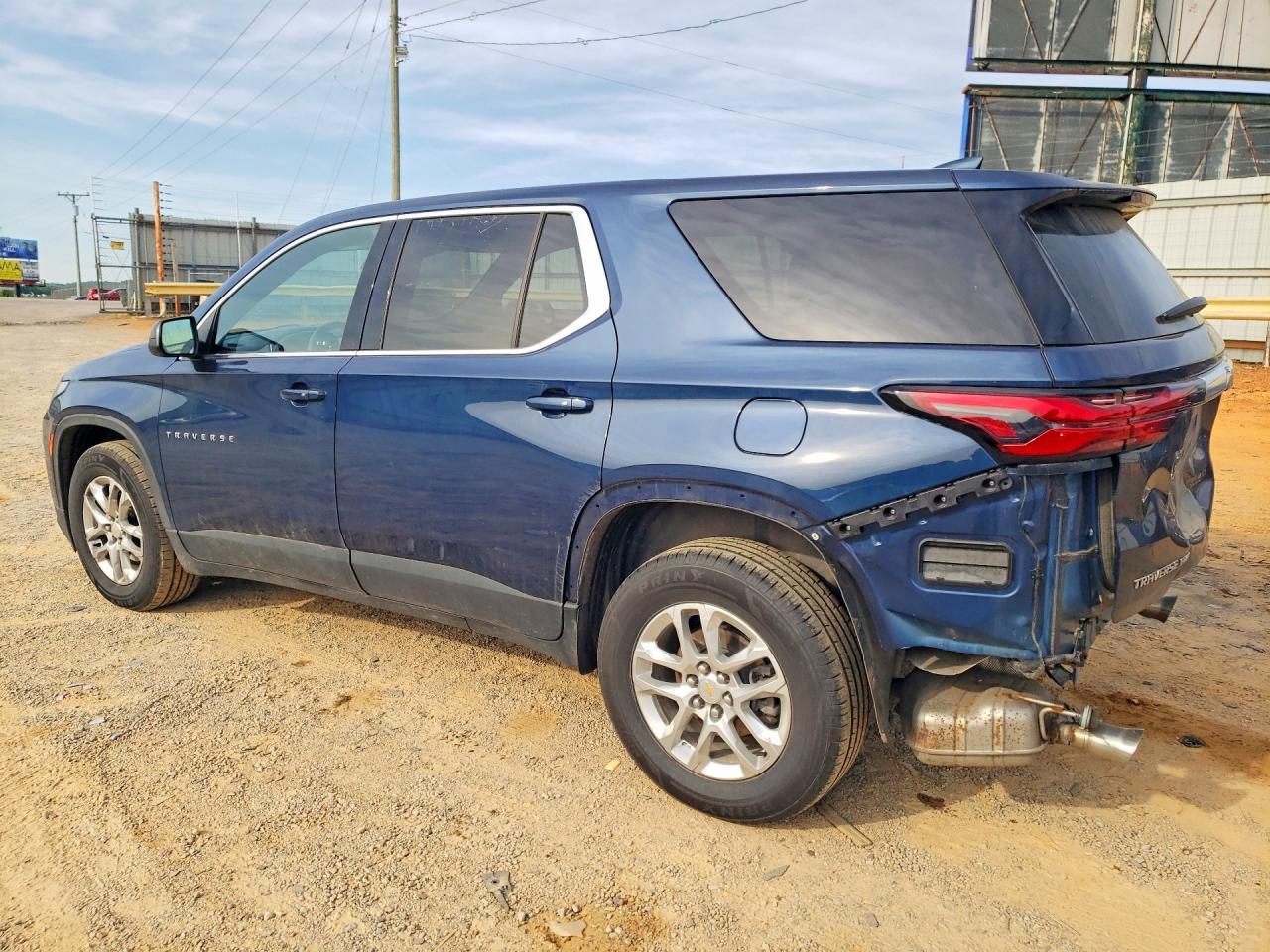 2023 Chevrolet Traverse Ls - Фото 2