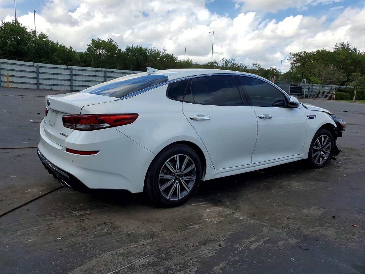 2019 Kia Optima Ex - Image 3