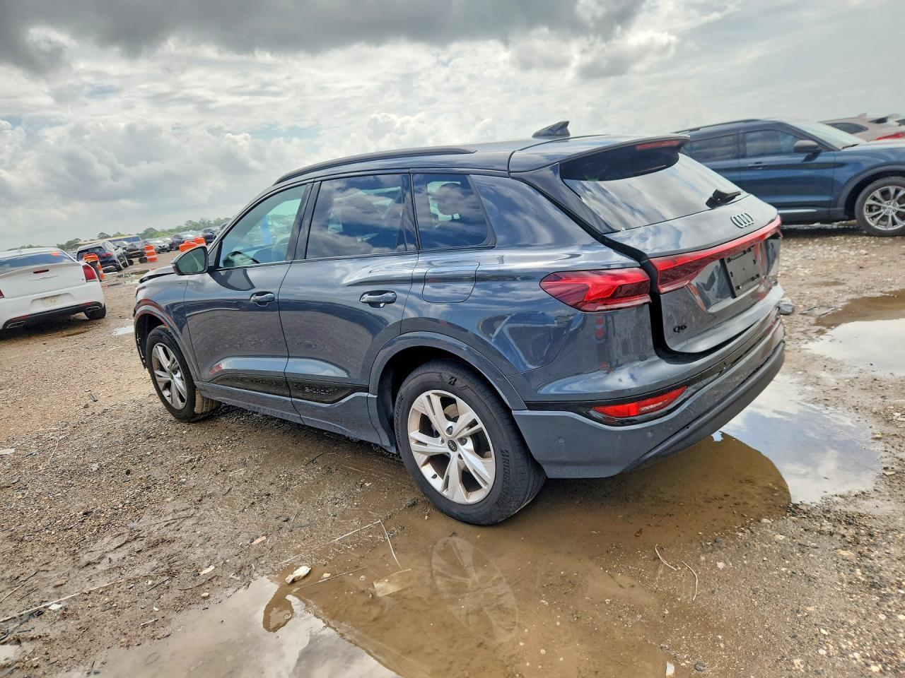 2025 Audi Q6 E-Tron Premium - Фото 2