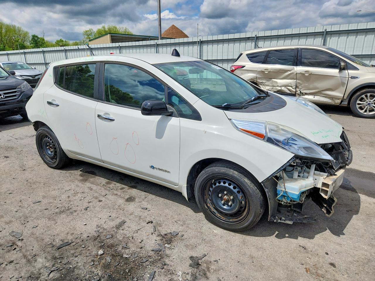 2014 Nissan Leaf S - Image 4
