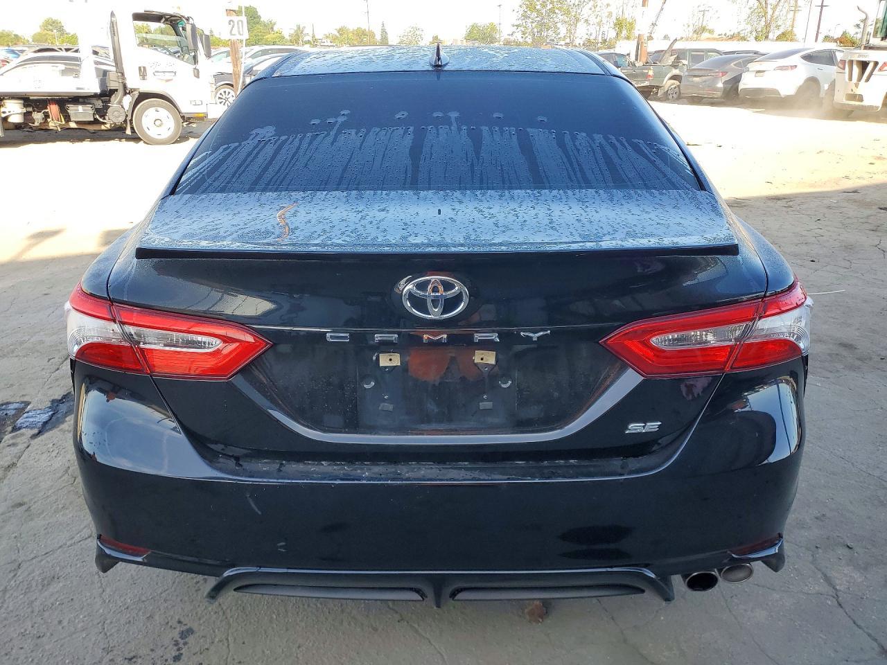 2020 Toyota Camry Se - Фото 6