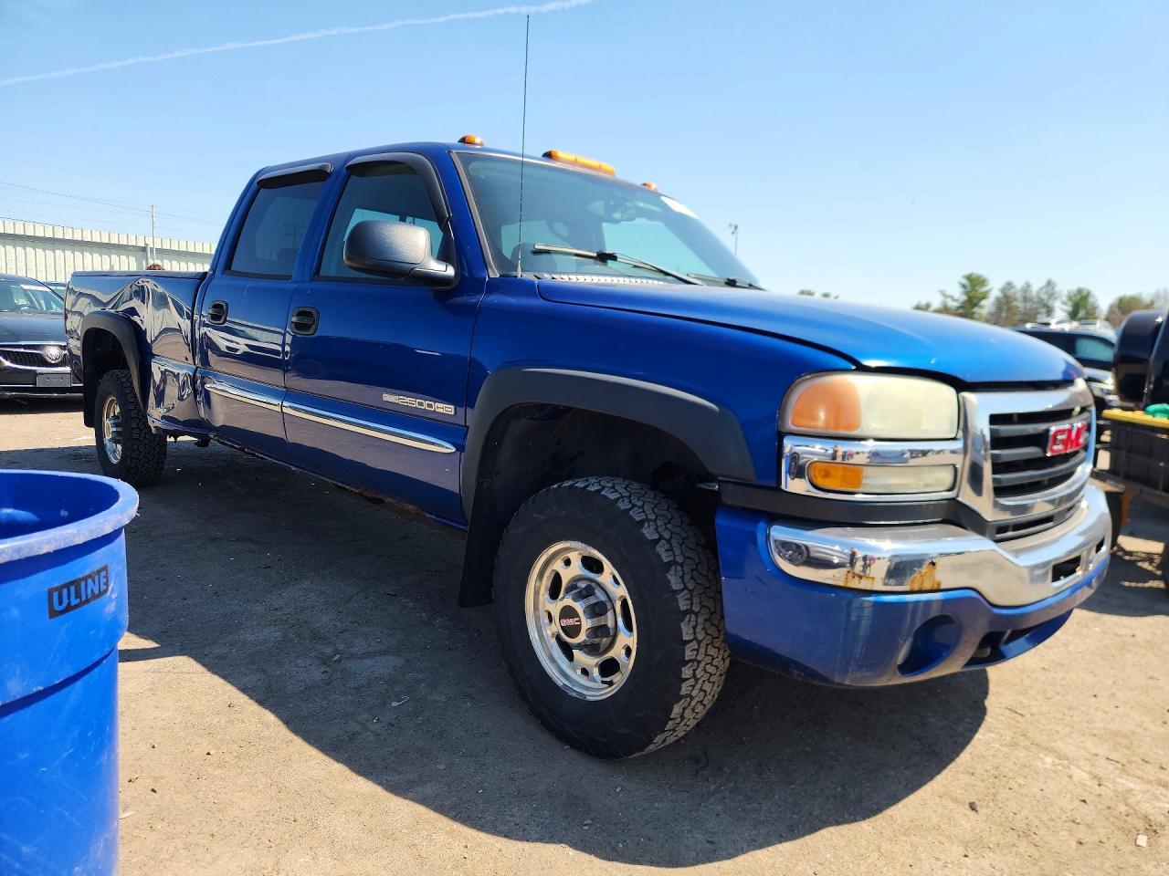 2004 GMC Sierra K2500 Heavy Duty - Image 4