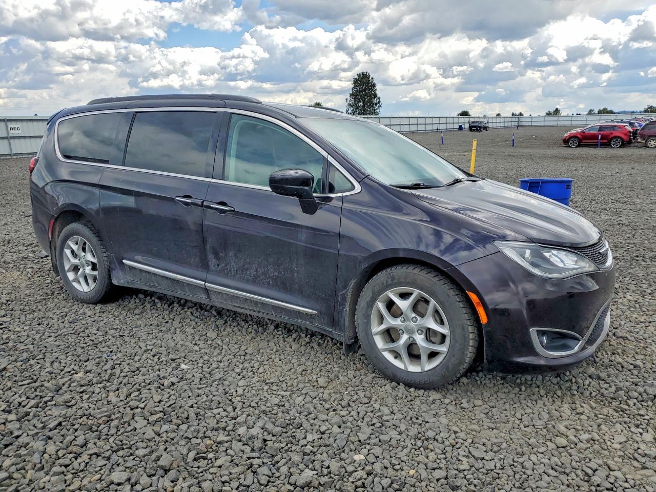 2017 Chrysler Pacifica Touring L - Фото 4