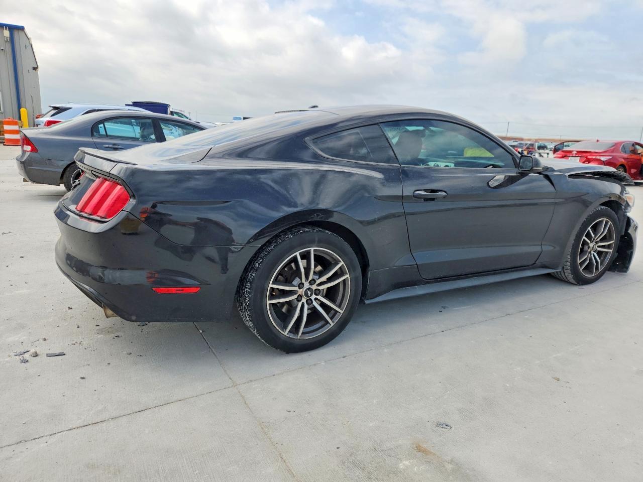 2017 Ford Mustang - Фото 3