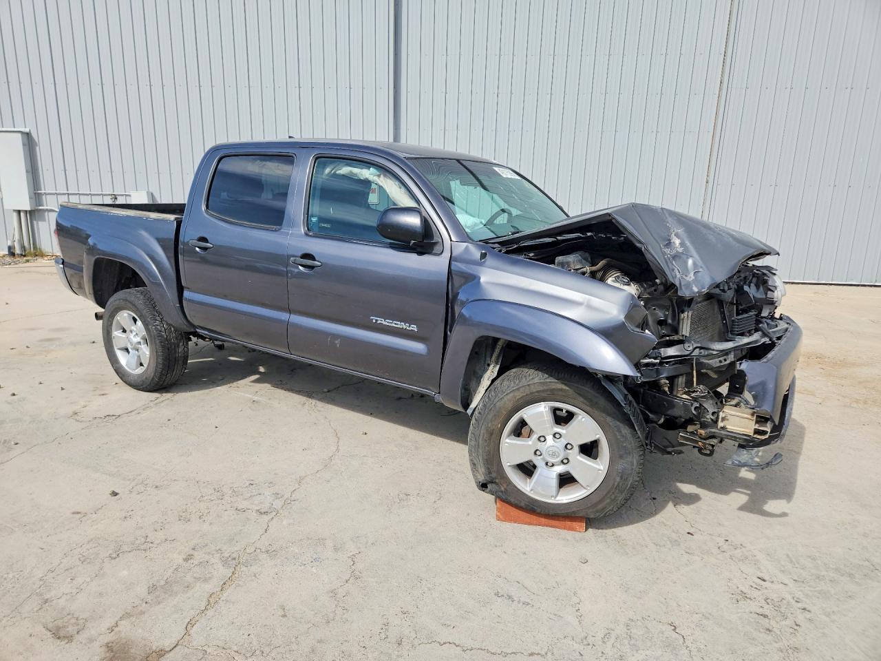 2015 Toyota Tacoma V6 - Image 4