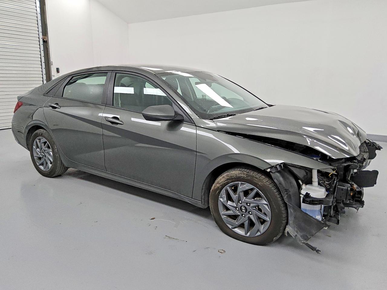 2024 Hyundai Elantra Sel - Image 4