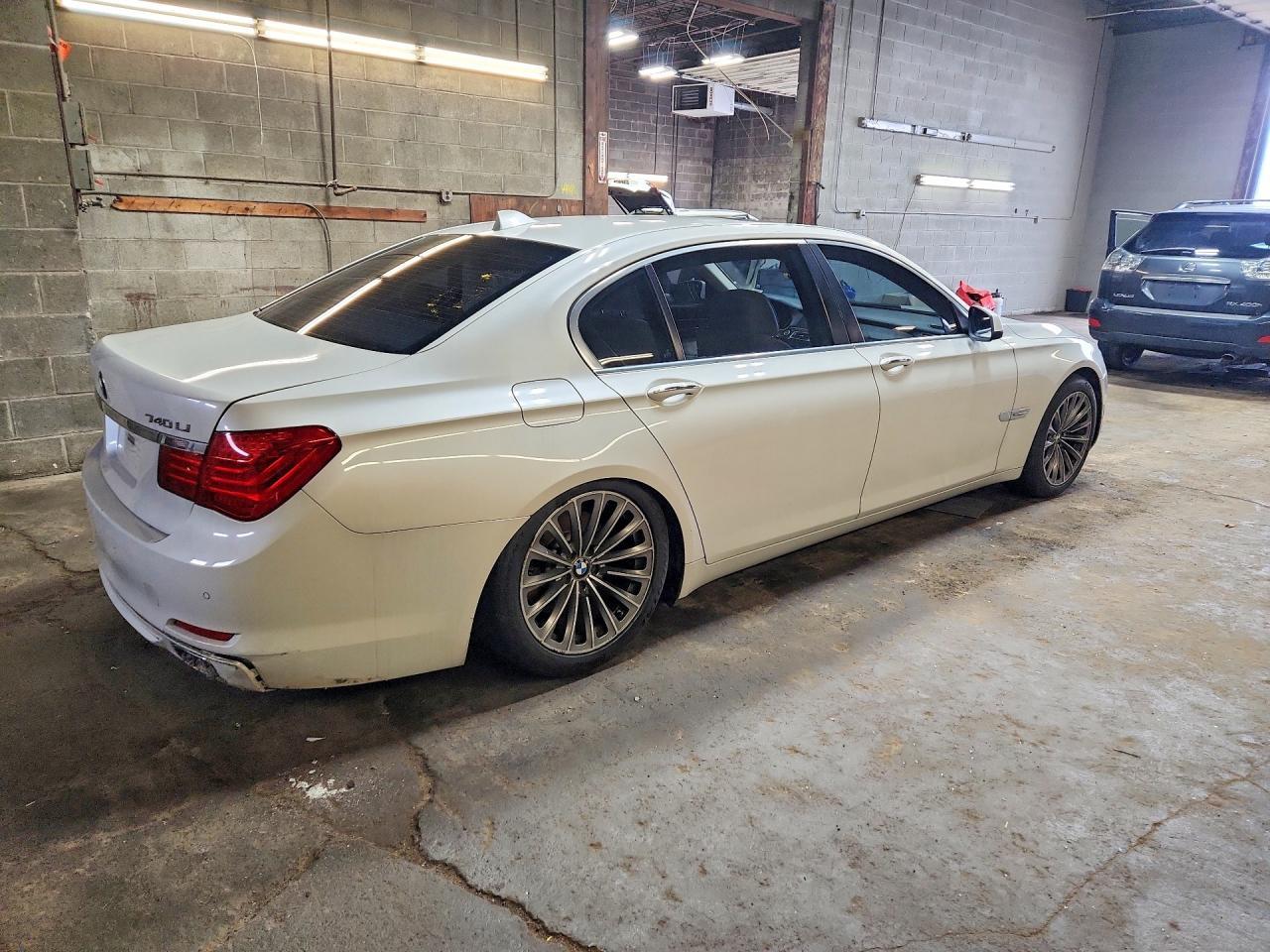 2011 BMW 740 Li - Фото 3