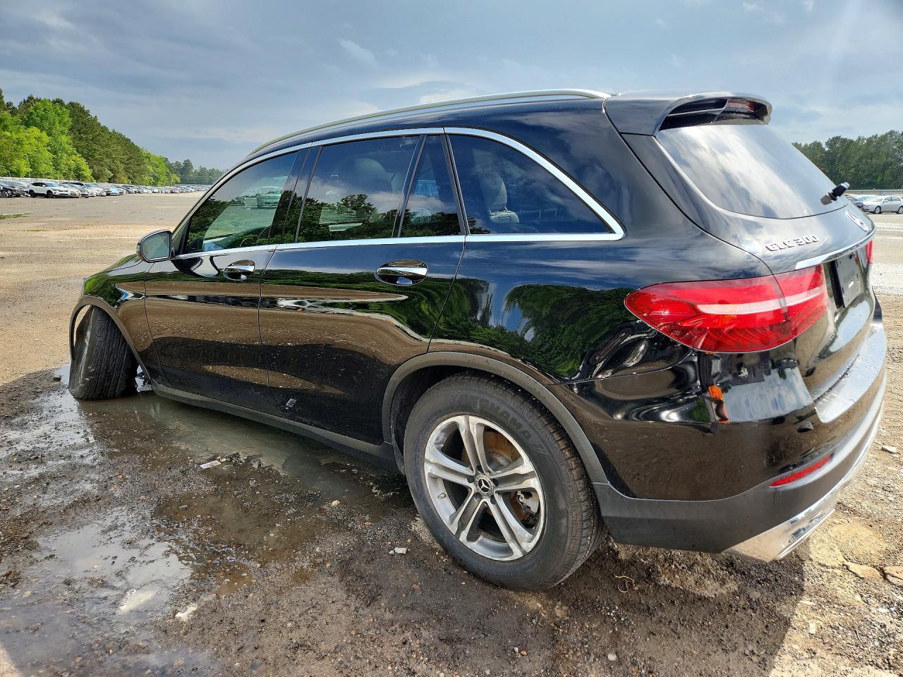 2019 Mercedes-Benz Glc 300 - Image 2
