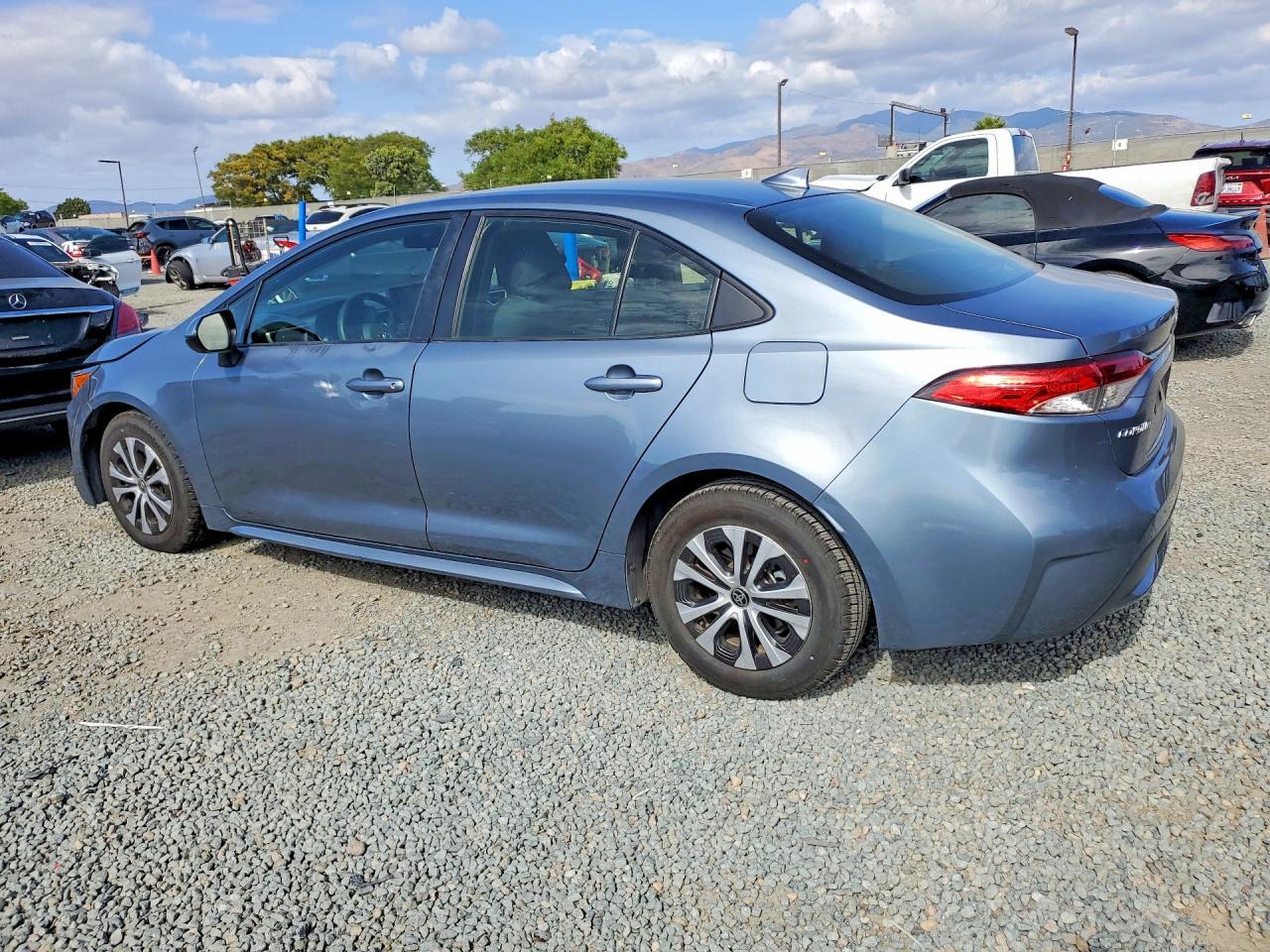 2022 Toyota Corolla Le - Фото 2