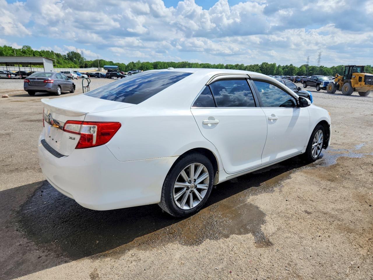2013 Toyota Camry Xle V6 - Image 3