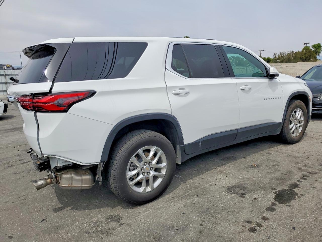 2023 Chevrolet Traverse Ls - Image 3