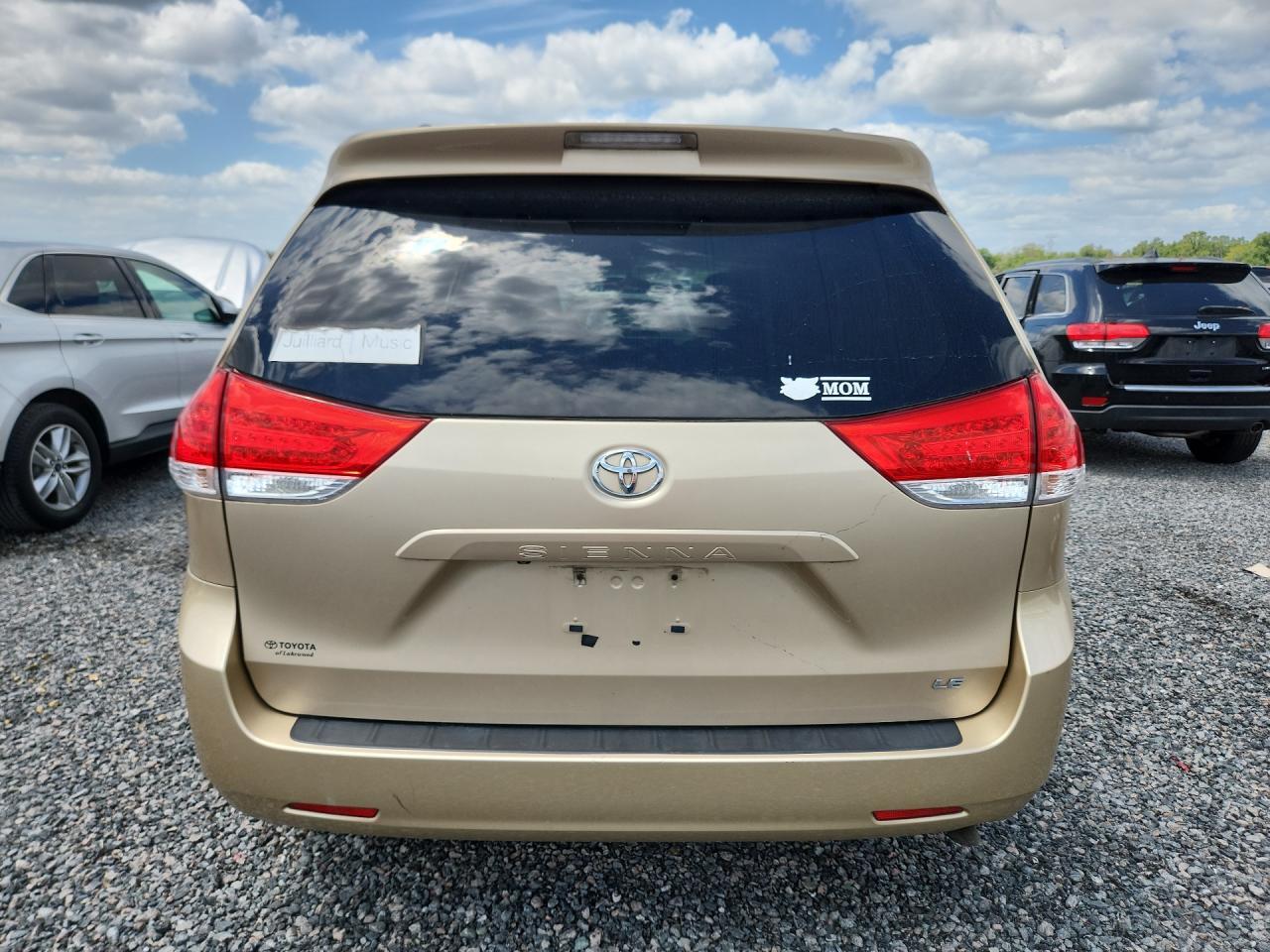 2012 Toyota Sienna Le - Image 6