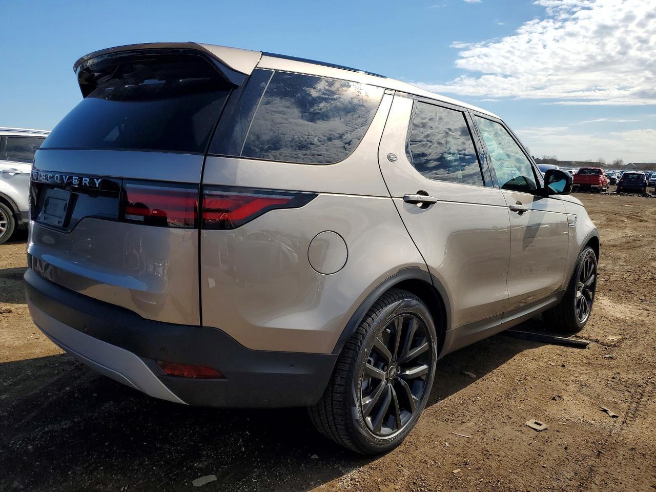 2026 Land Rover Discovery S - Image 3