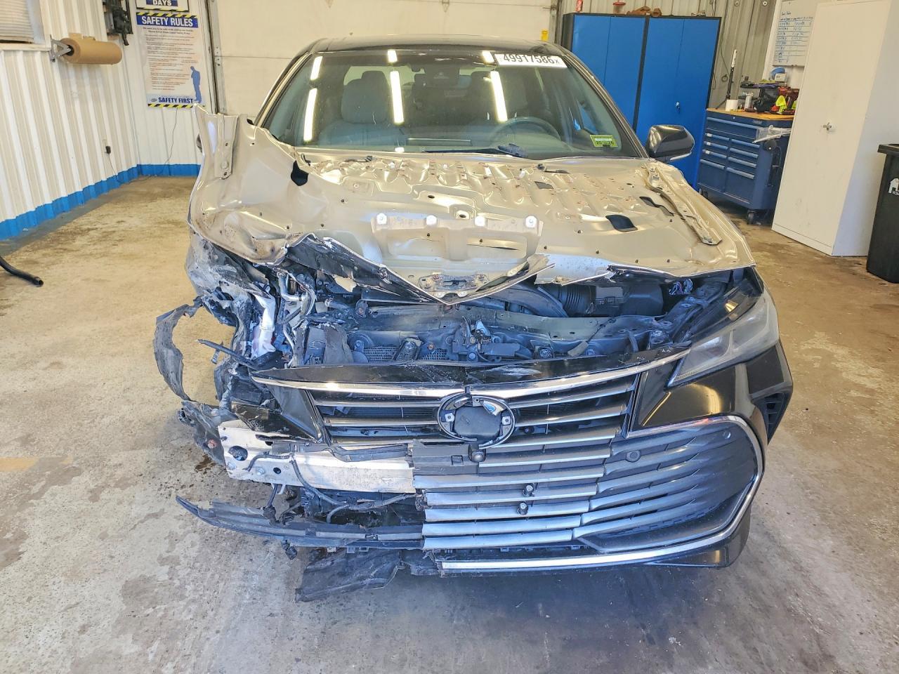 2019 Toyota Avalon Hybrid Limited - Image 5
