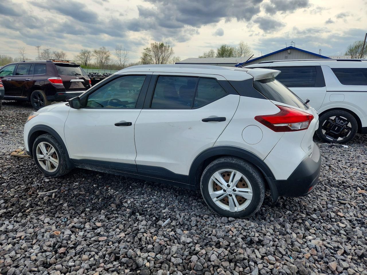 2019 Nissan Kicks S - Image 2