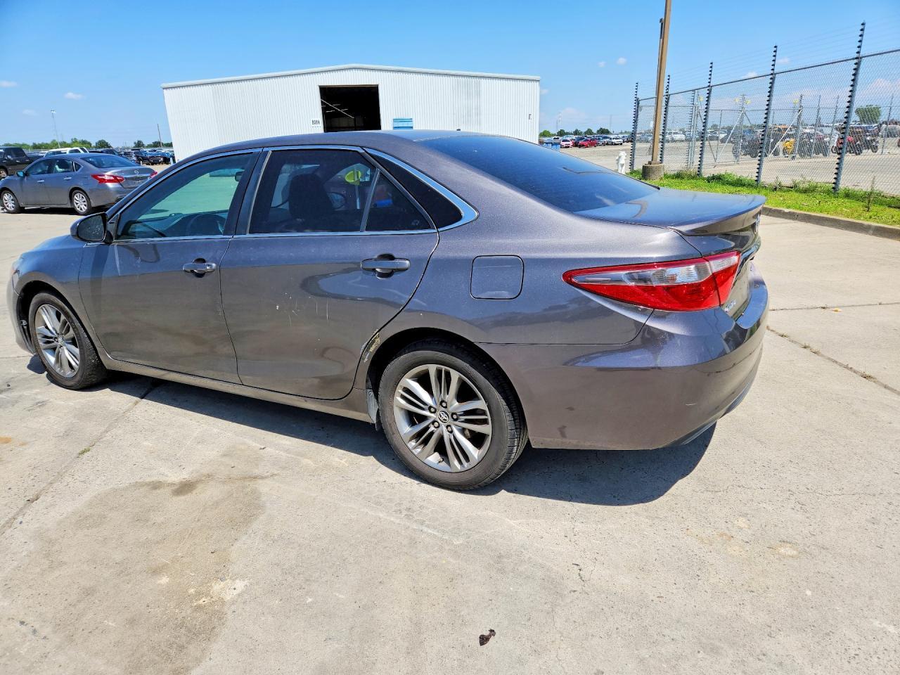 2016 Toyota Camry Se - Image 2