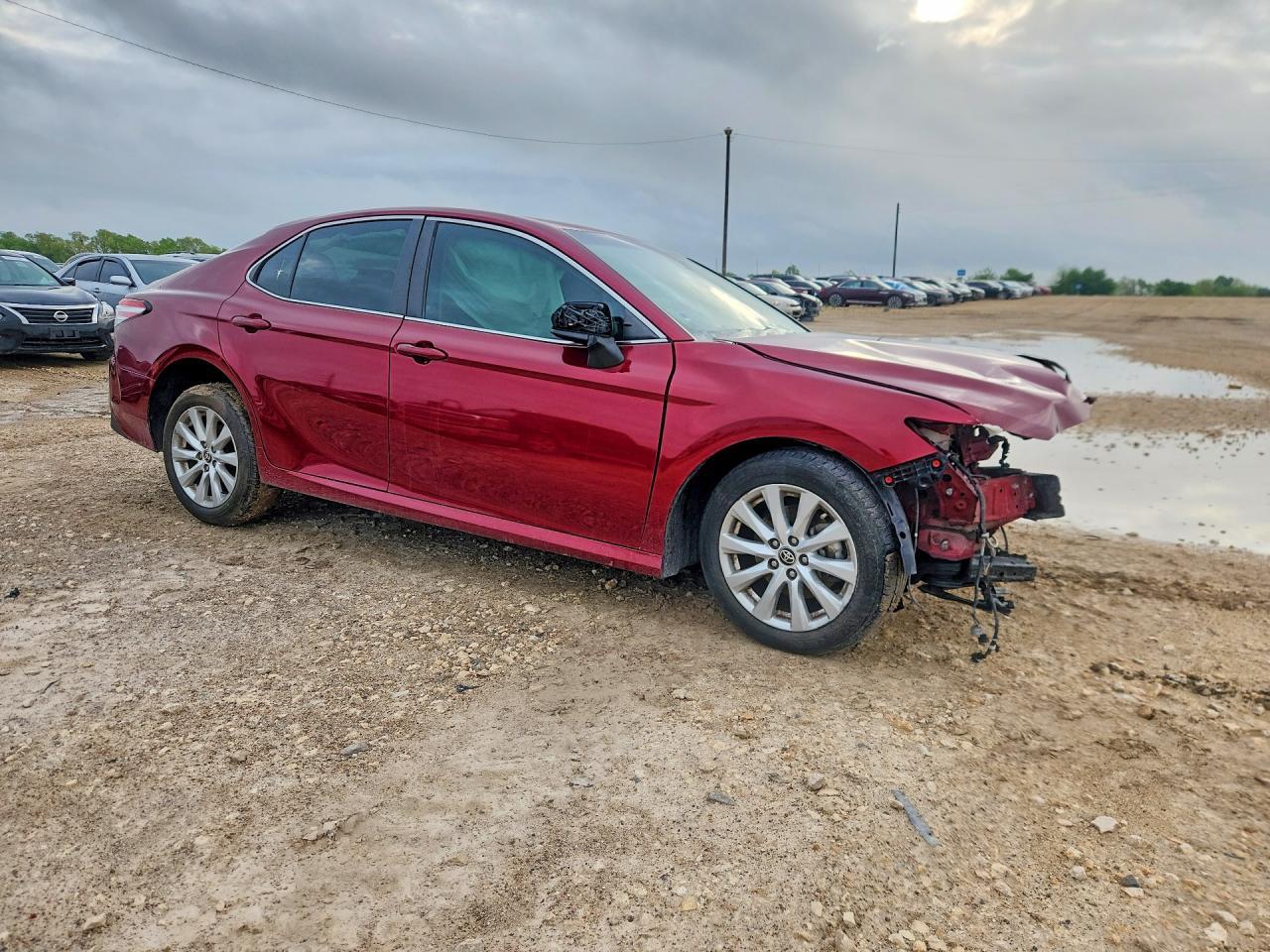 2020 Toyota Camry Le - Фото 4