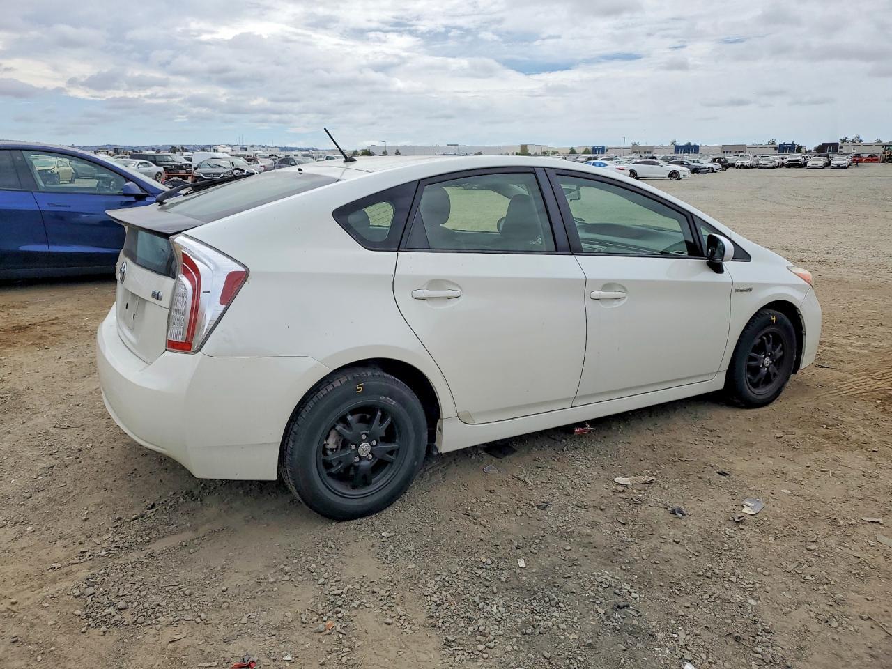 2015 Toyota Prius Two - Image 3