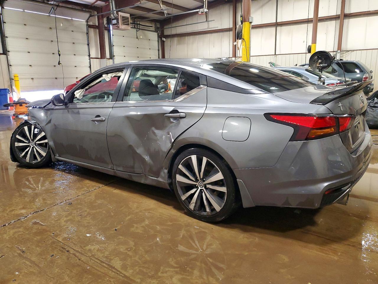 2019 Nissan Altima Sr - Фото 2