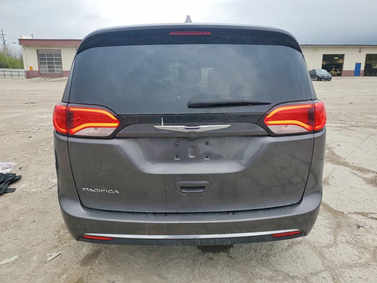 2017 Chrysler Pacifica Touring L - Фото 6