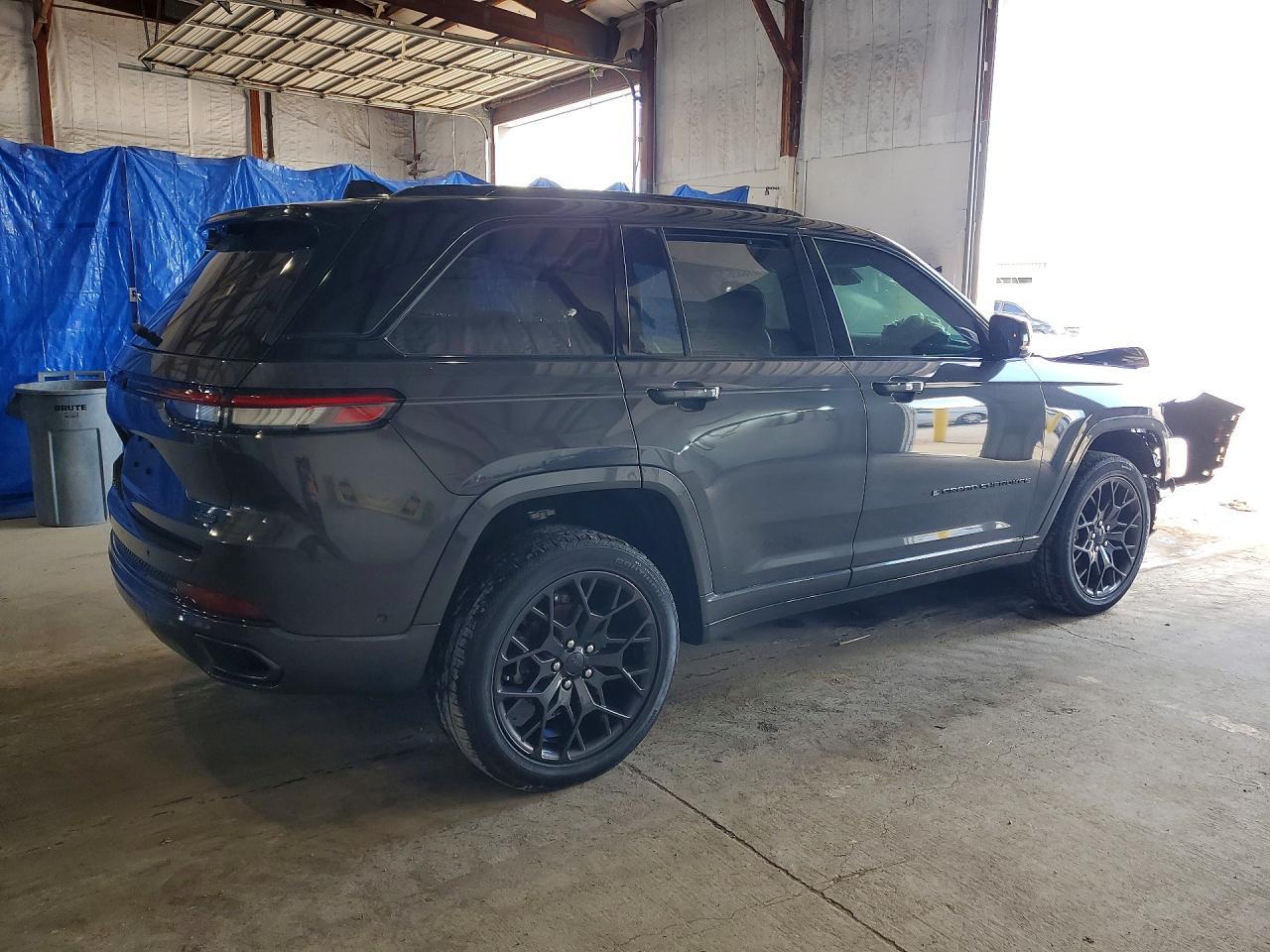 2025 Jeep Grand Cherokee Summit - Image 3