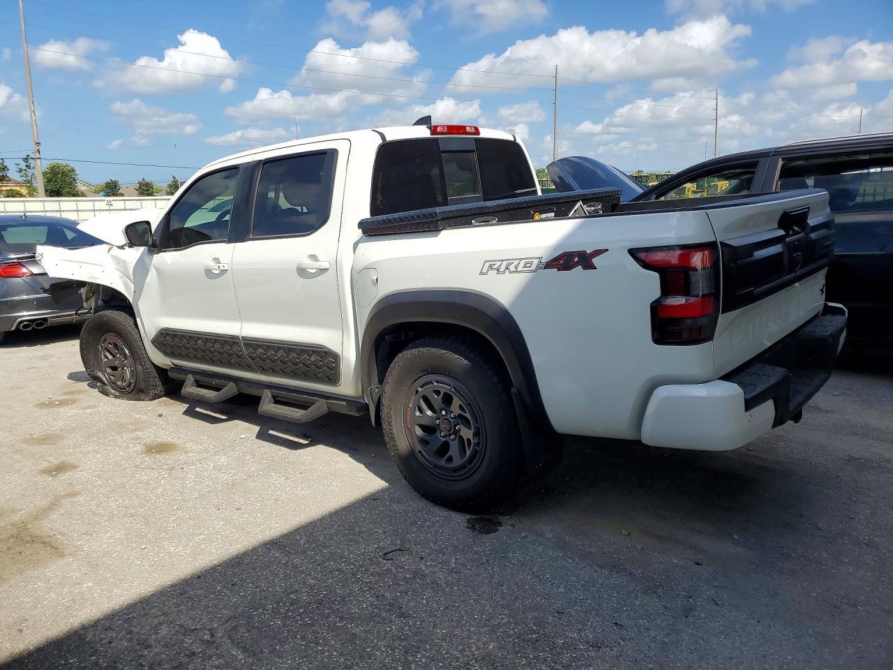 2025 Nissan Frontier Pro-4X - Фото 2