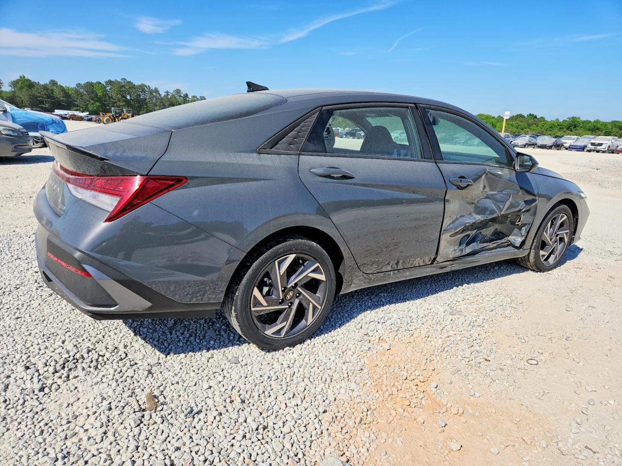 2025 Hyundai Elantra Hybrid Sel Sport - Image 3