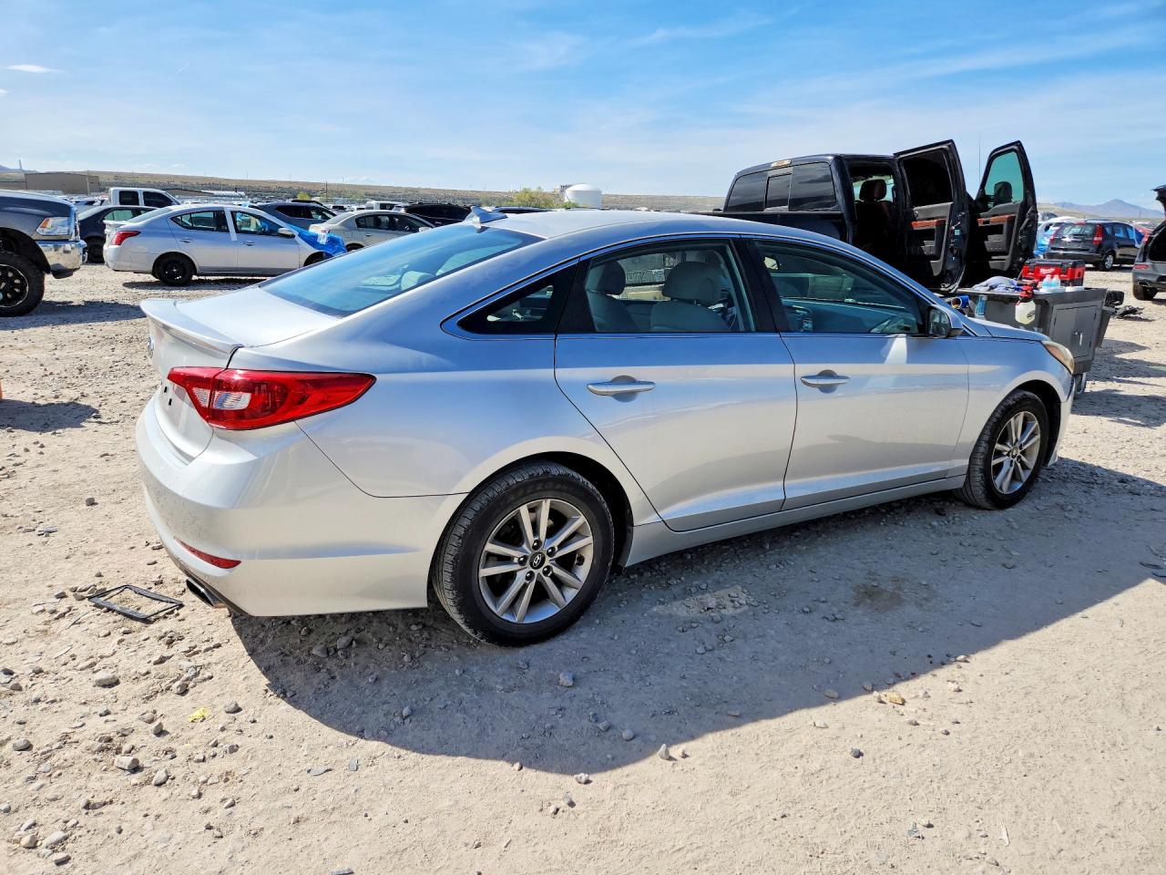 2017 Hyundai Sonata Se - Image 3