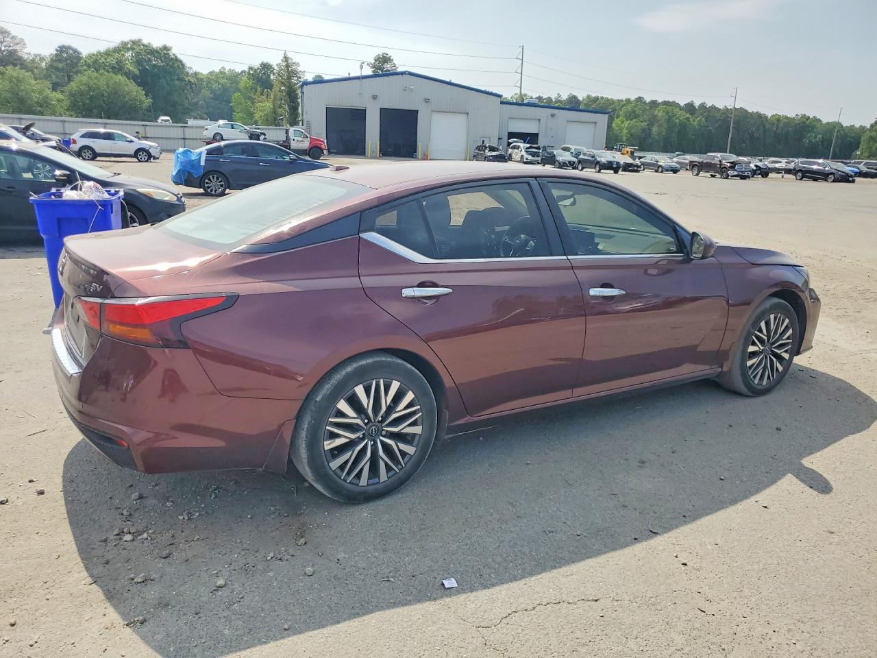 2023 Nissan Altima Sv - Image 3