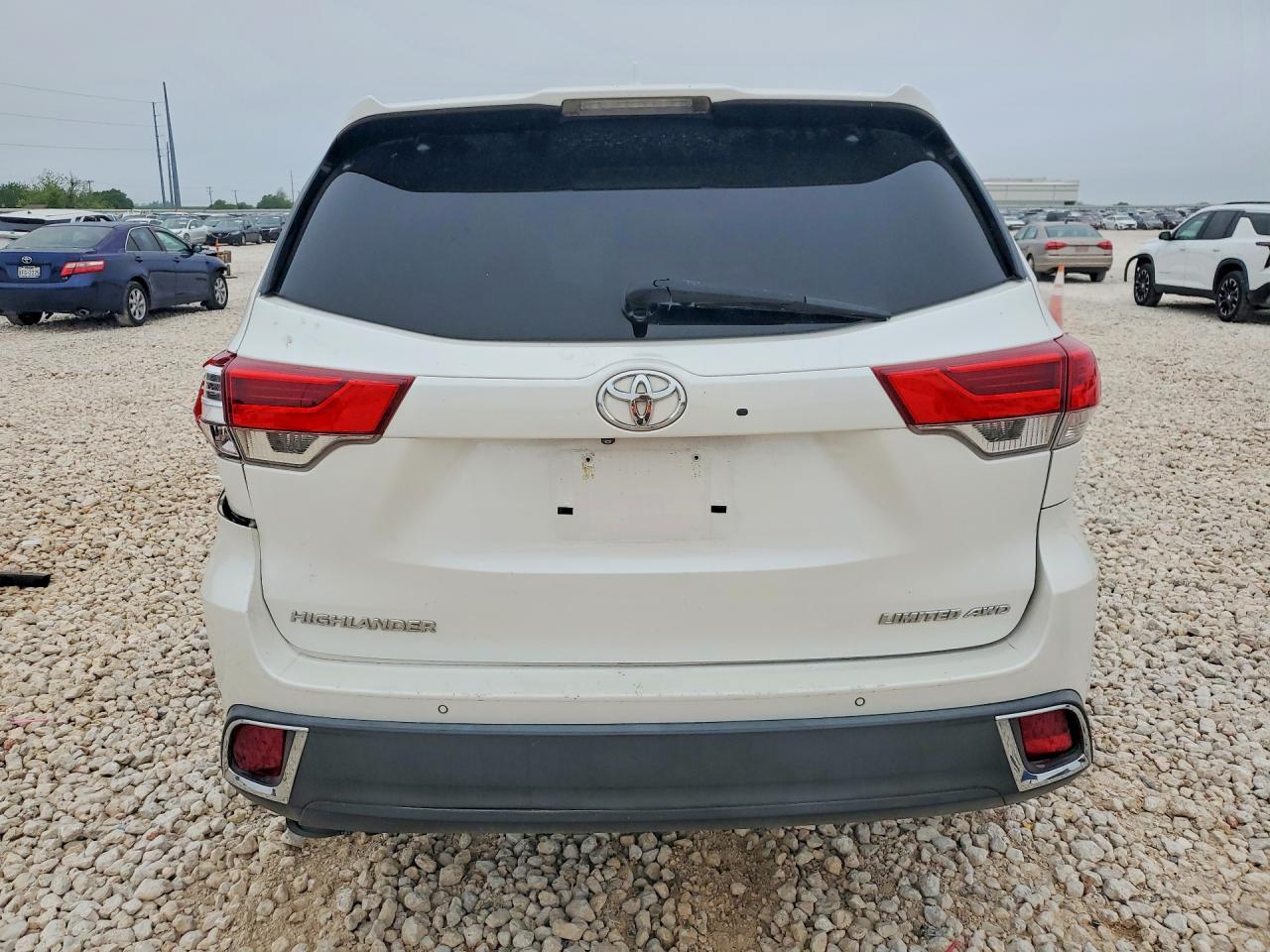 2017 Toyota Highlander - Фото 6