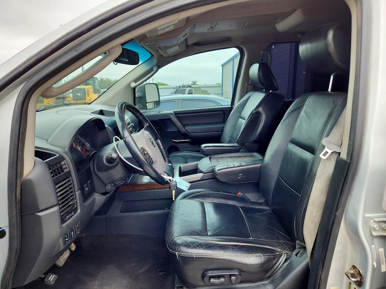 2010 Nissan Titan Se - Image 7