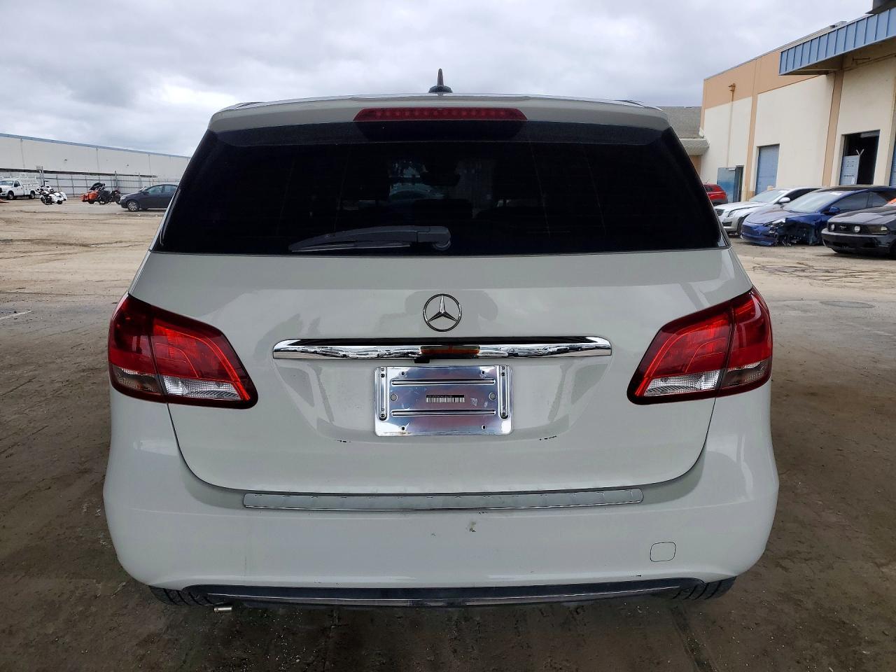 2017 Mercedes-Benz B 250E - Image 6