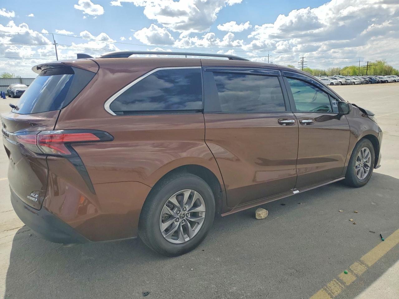 2022 Toyota Sienna Xle - Фото 3