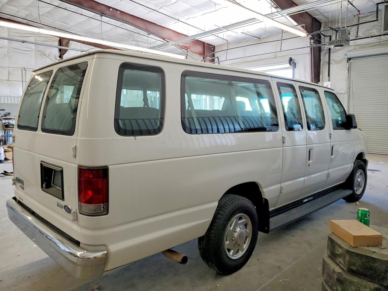 2010 Ford Econoline E350 Super Duty Wagon - Image 3