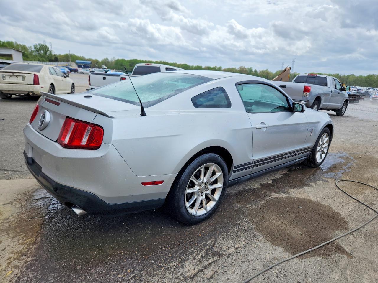 2011 Ford Mustang - Фото 3