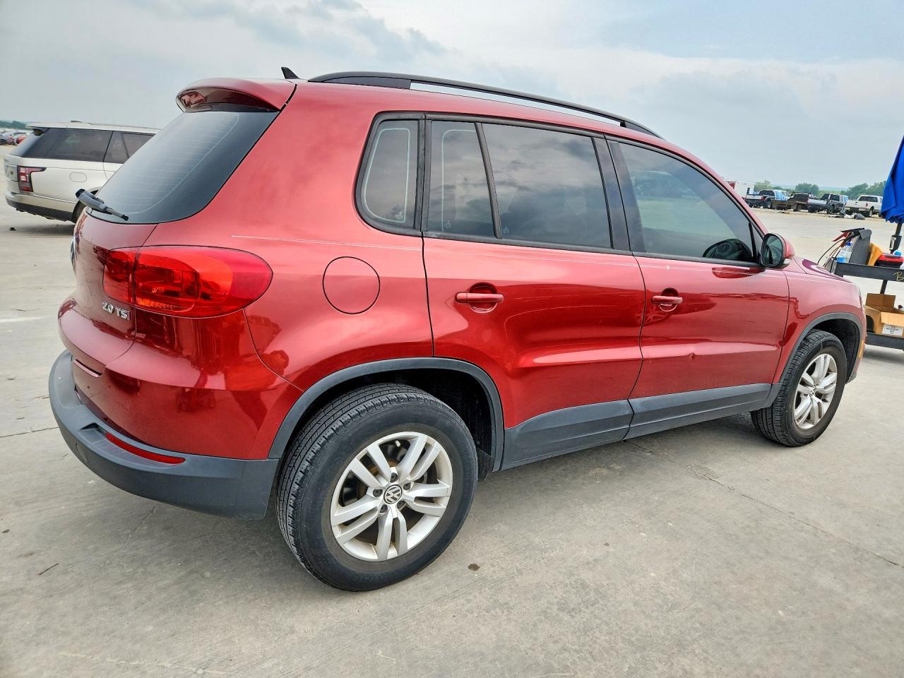 2015 Volkswagen Tiguan S - Image 3