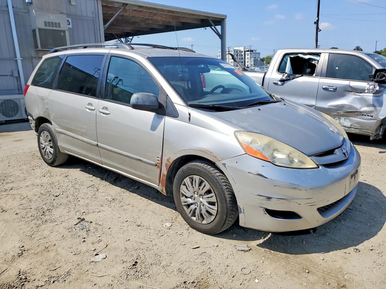 2007 Toyota Sienna Le 7-Passenger - Фото 4